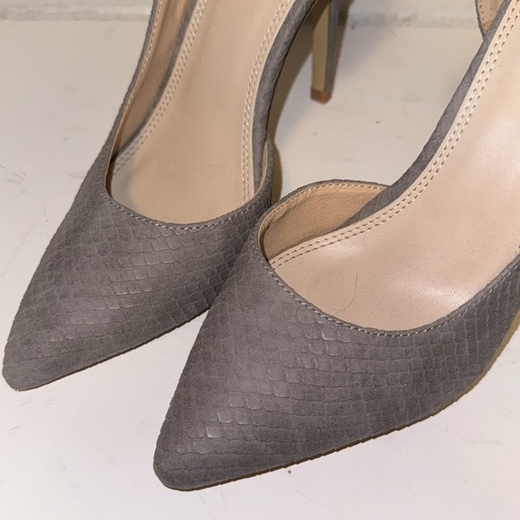 Heels - Picture 2 of 6